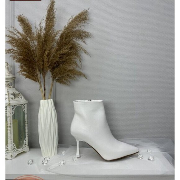 AUTHENTIC Raye Leather Boot in white Size 7.5 - Picture 1 of 13